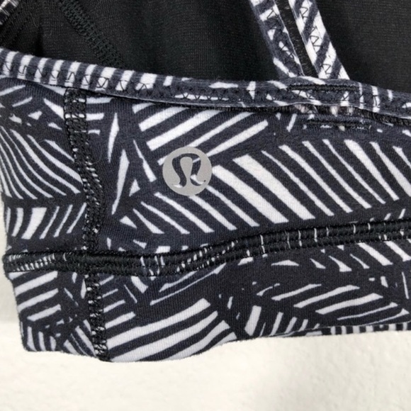 Lululemon straight up bra in excellent condition with pads included - Picture 4 of 5